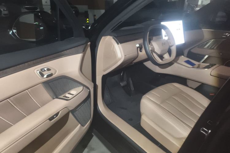 Used ONVO Luxeed L90 2025 Model—Max Six-Seater Version
