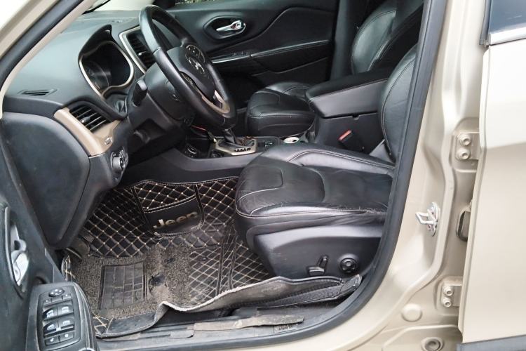 Used  Cherokee 2017 2.0L Superior Edition
