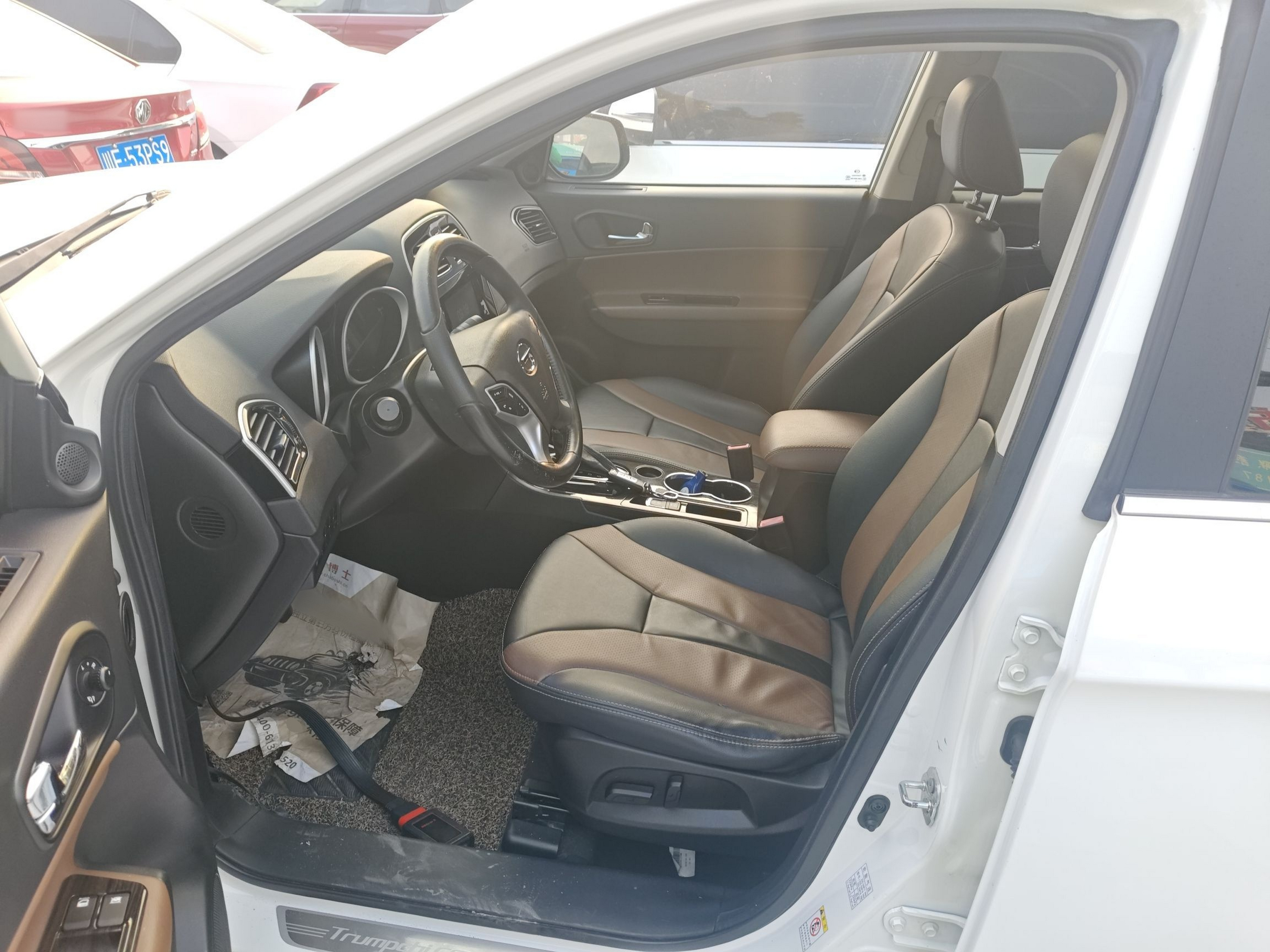 المقاعد الأمامية داخل السيارة