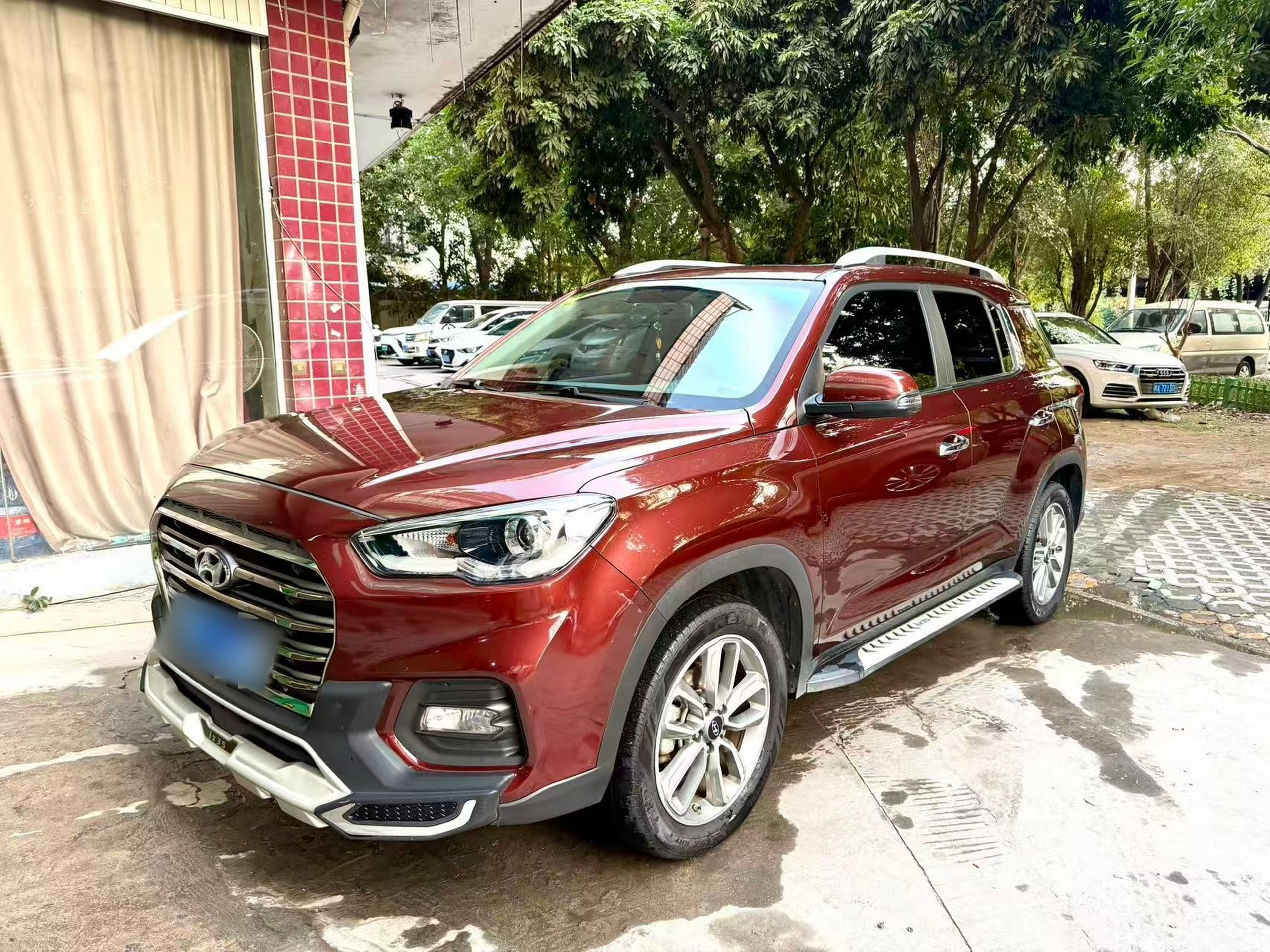 Под передней частью автомобиля