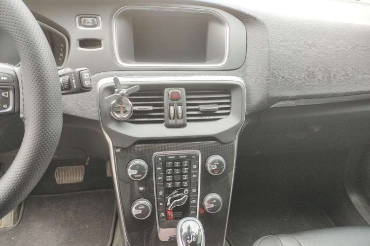 Used Volvo V40 2018 T3 Zhiyi Edition
