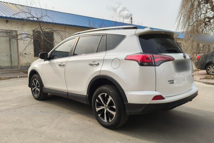 Used Toyota RAV4 2019 2.0L CVT Two-Wheel Drive Luxury Version China VI Standard