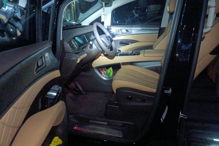 Used Denza D9 2024 DM-i 1050 Luxury Model
