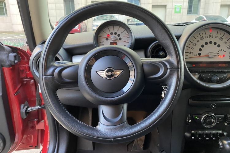 Used  MINI 2011 1.6L ONE
