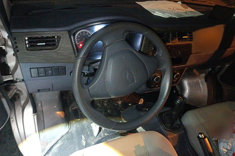 Used Jinbei Hiace X30 2023 1.5L Business-Style Van 2/5-Seater Air-Conditioned Version SWC15M
