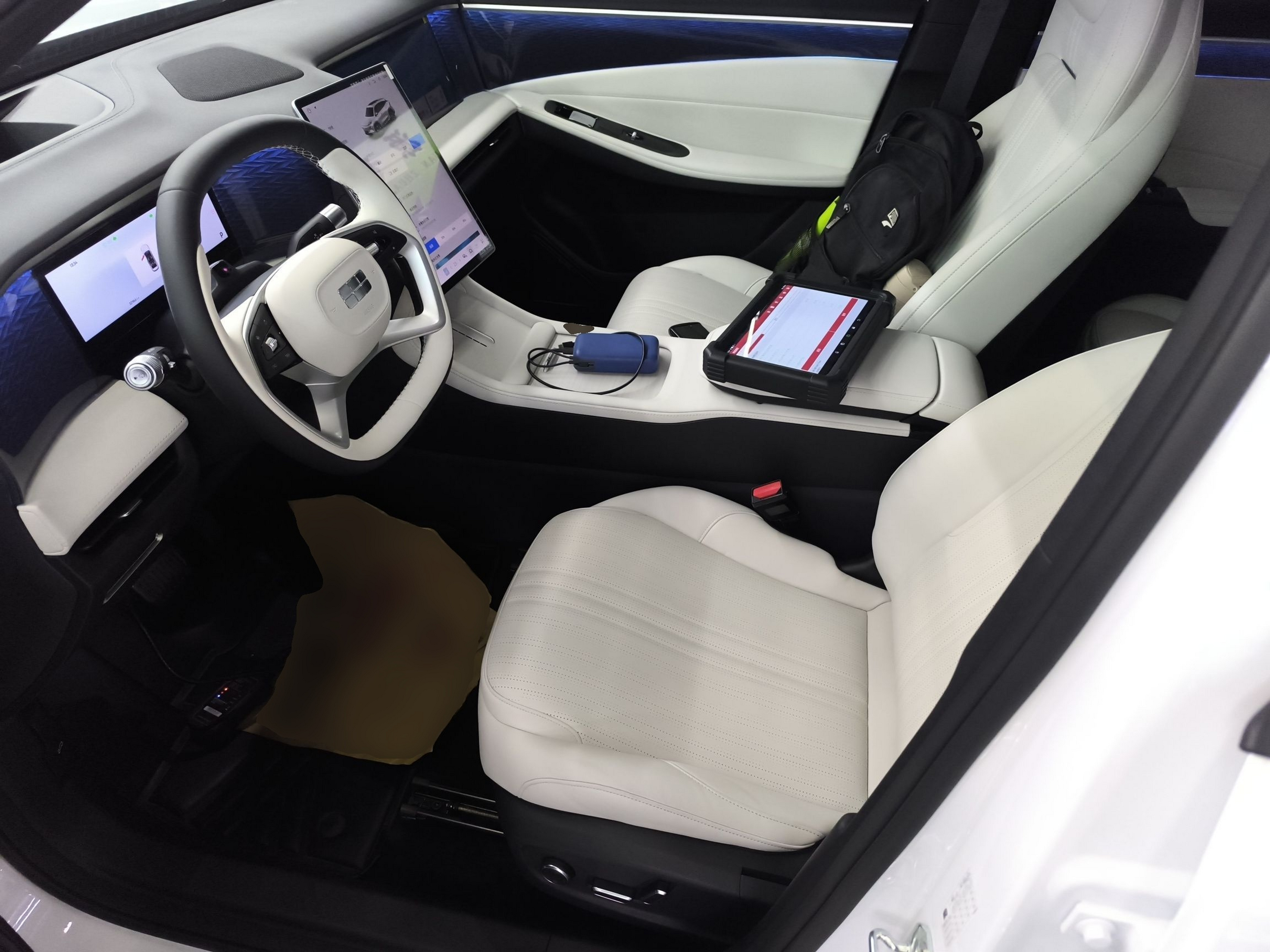 المقاعد الأمامية داخل السيارة