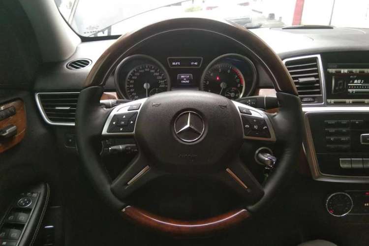 Used Mercedes-Benz M-Class 2014 ML 400 4MATIC Luxury Model