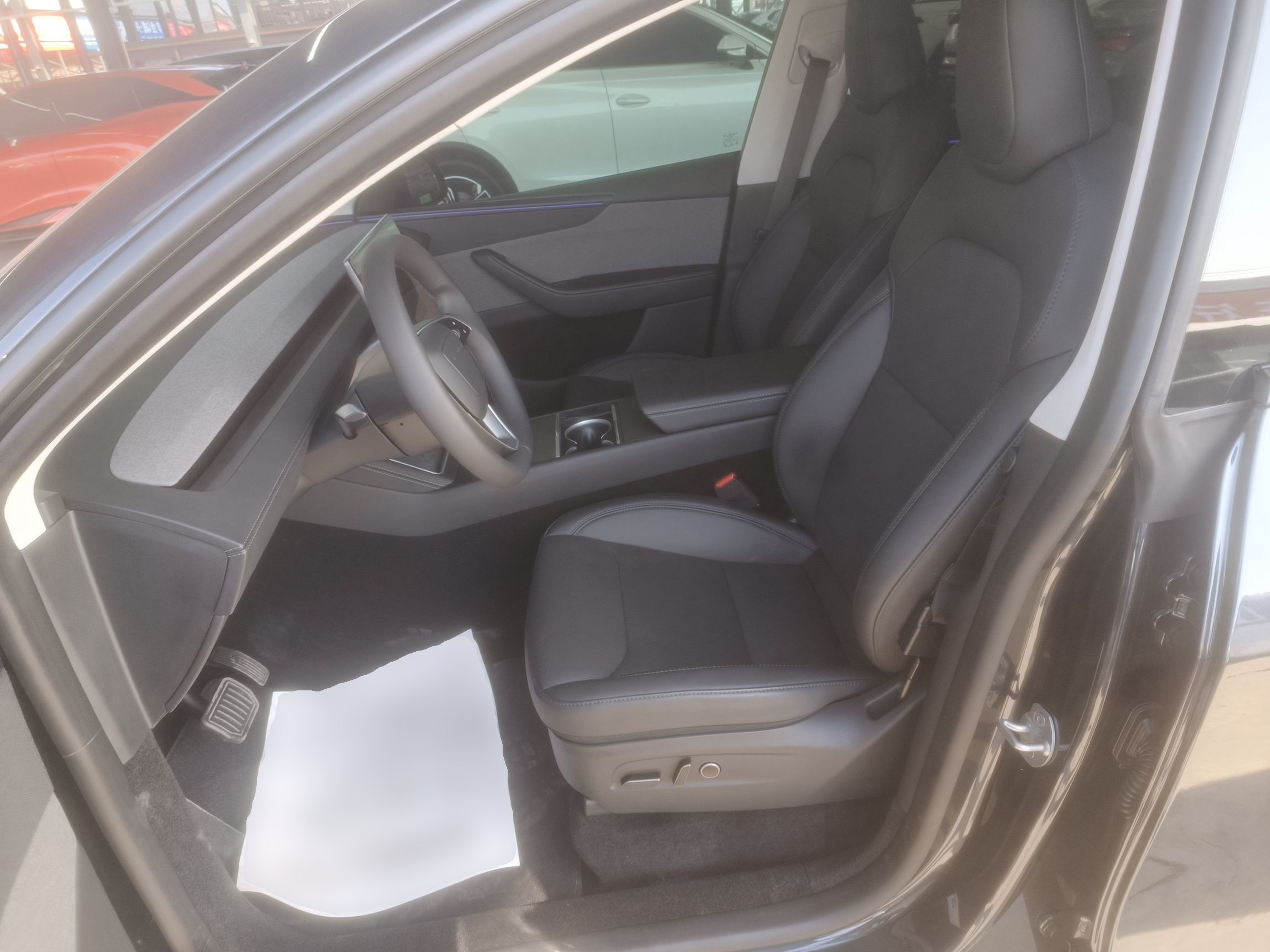 Переднее сиденье в автомобиле