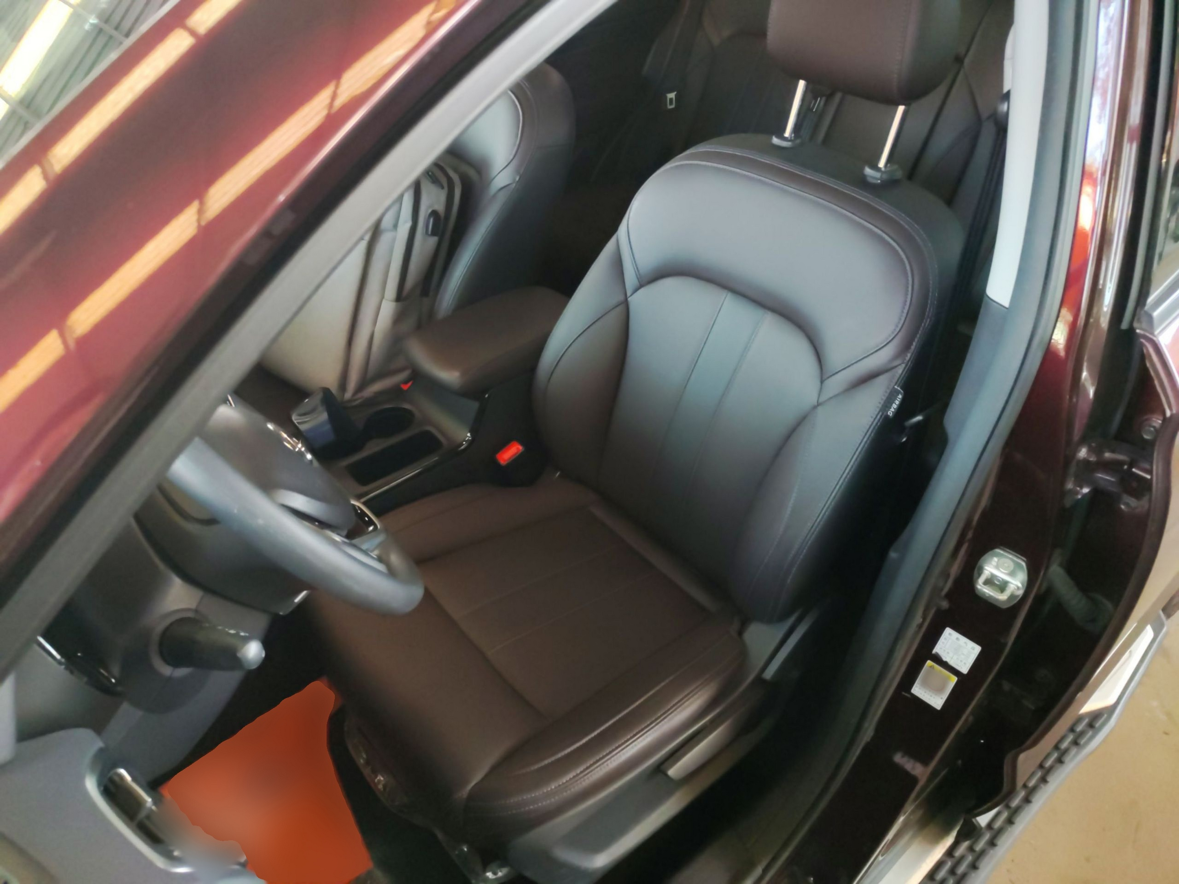 Переднее сиденье в автомобиле