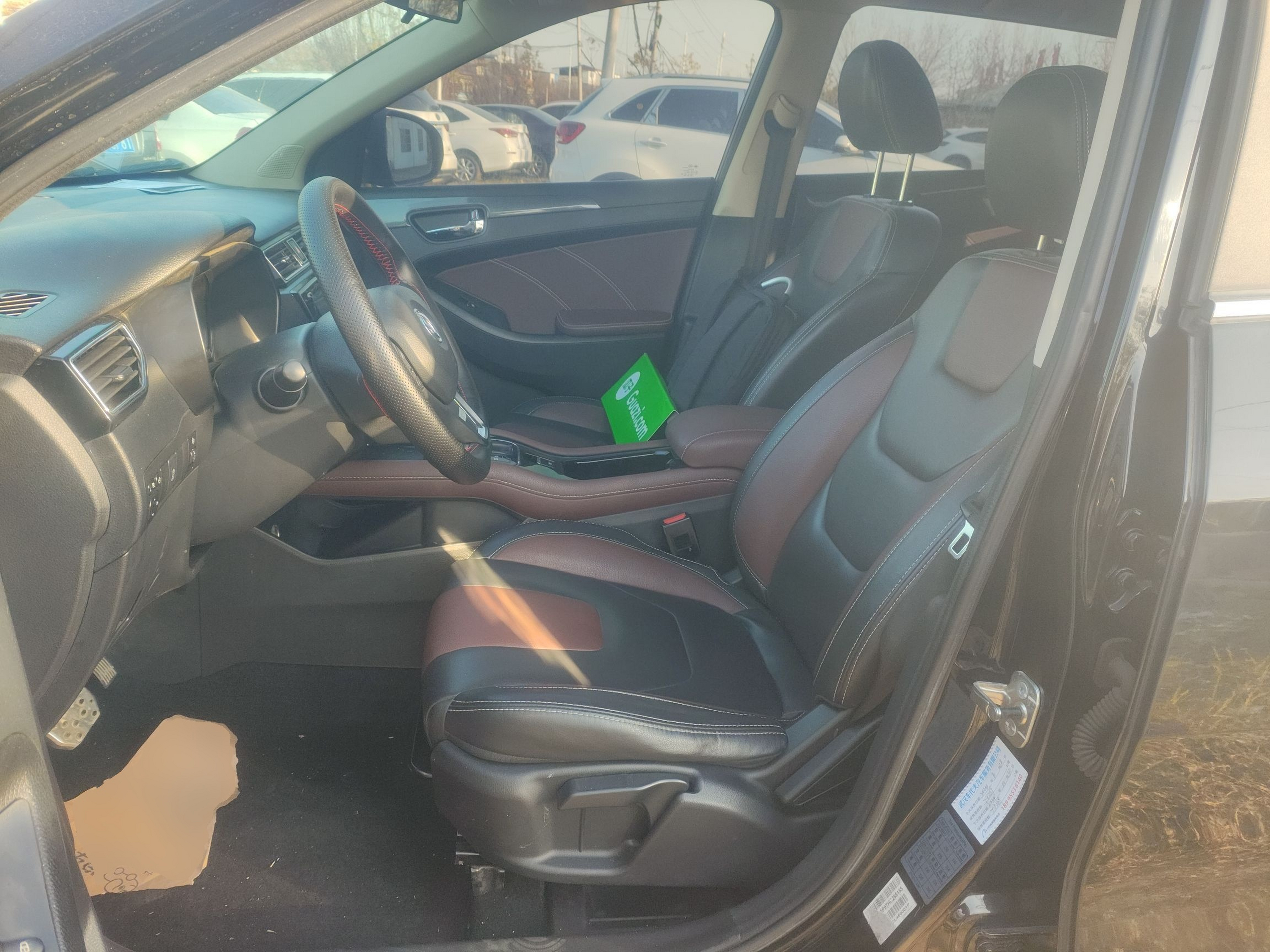 المقاعد الأمامية داخل السيارة