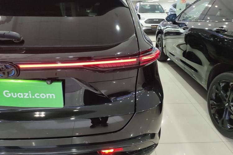 Used Toyota Venza 2022 Dual-Engine 2.5L CVT Two-Wheel Drive Prestige Edition