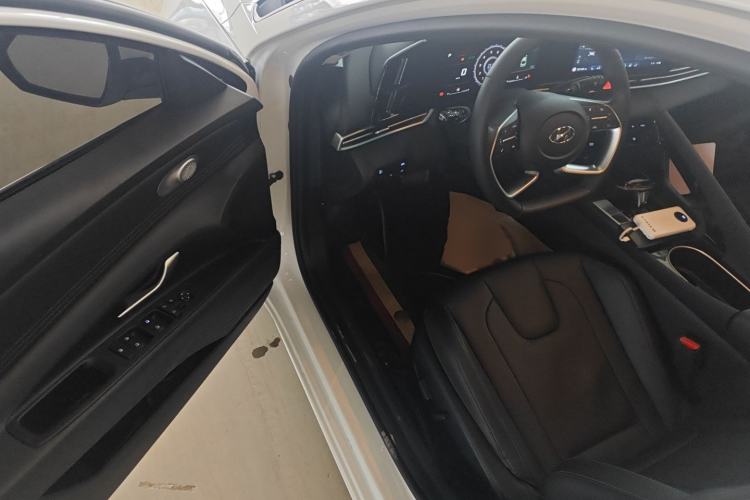 Used Hyundai Elantra 2022 1.5L CVT LUX Prestige Edition
