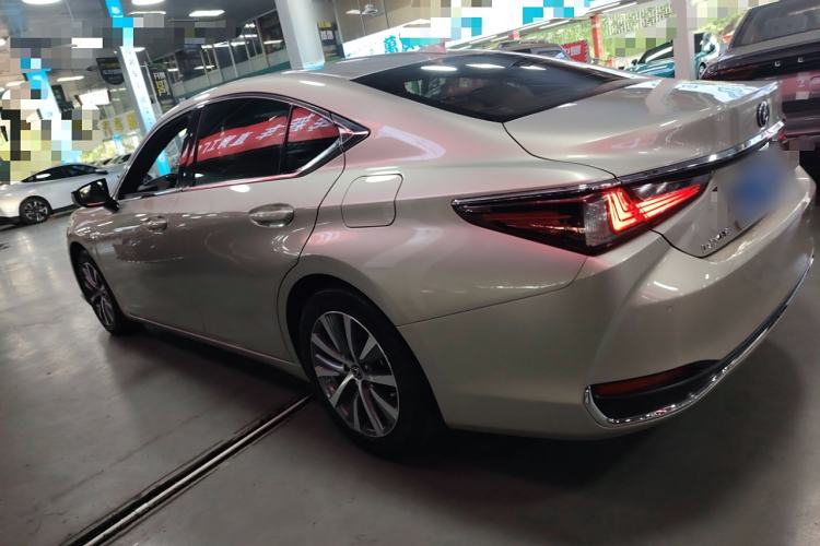 Used Lexus ES 2018 260 Excellence Edition China VI Standard
