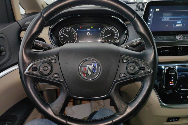 Used Buick GL8 2023 Facelifted Land Cruiser Executive Luxury Version
