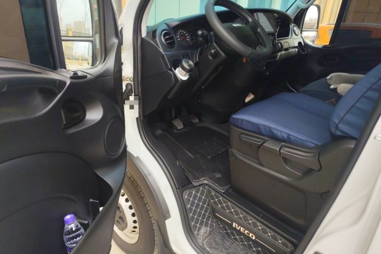 Used Iveco Eurocargo 2021 2.0T Manual Super Rui Short Wheelbase Low-Roof Manual Door F1A
