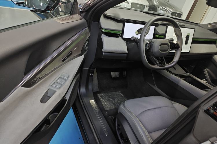 Used Lynk & Co 08 EM-P 2023 120km Long-Range Pro
