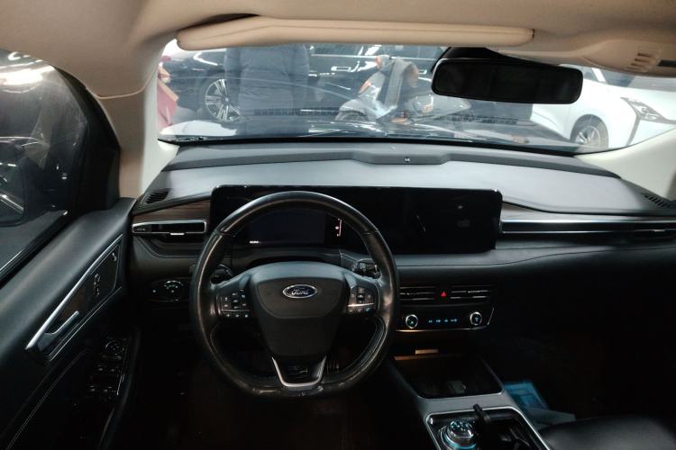 Used Ford Edge 2021 PLUS EcoBoost 245 Two-Wheel-Drive Titanium 7-Seater
