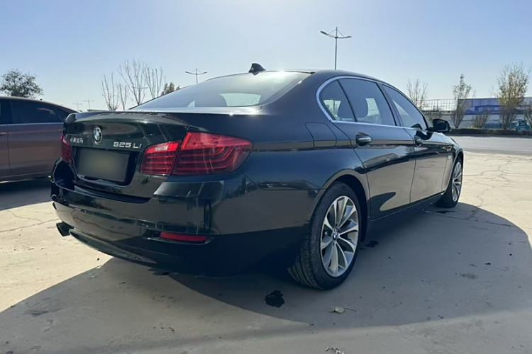 Used BMW 5 Series 2017 525Li Leading Model
