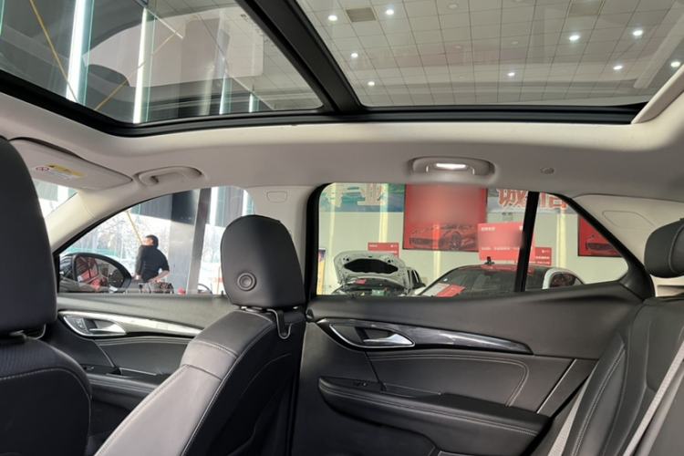 Used Buick Envision 2023 Encore S 552T Two-Wheel Drive Luxury Model
