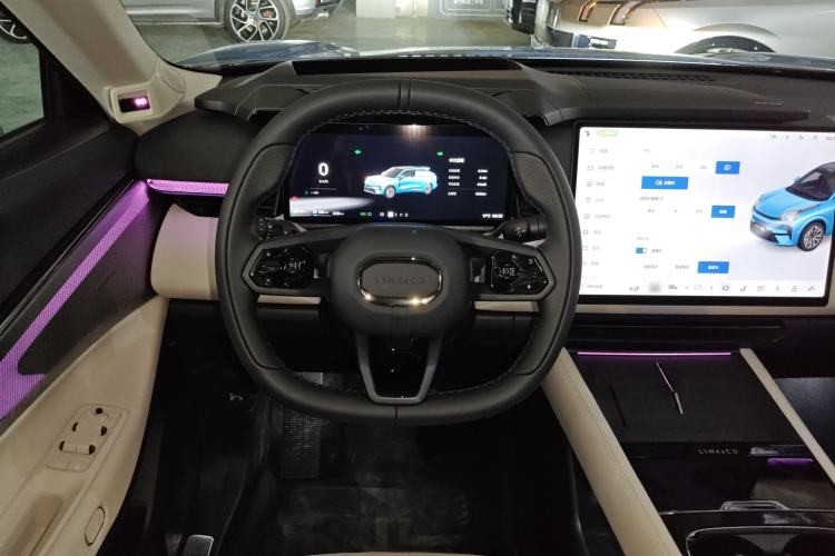 Used Lynk & Co 08 EM-P 
