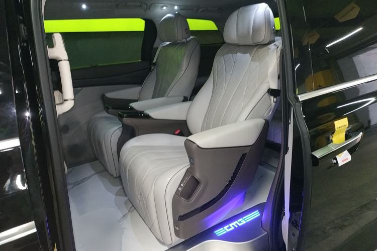 Used Denza D9 2022 DM-i 970 Four-Wheel Drive Prestige Model
