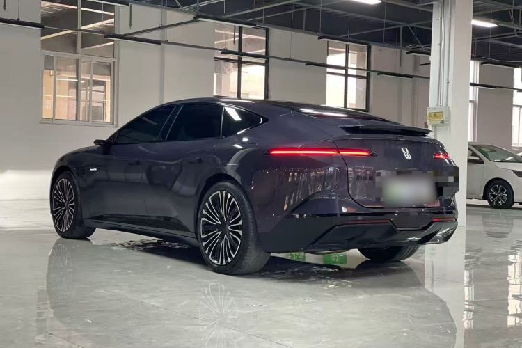 Used  12 2025 Ultra Extended-Range Edition
