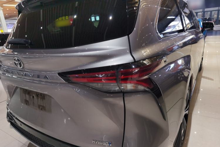 Used Toyota Granvia 2022 2.5L Hybrid Prestige Edition