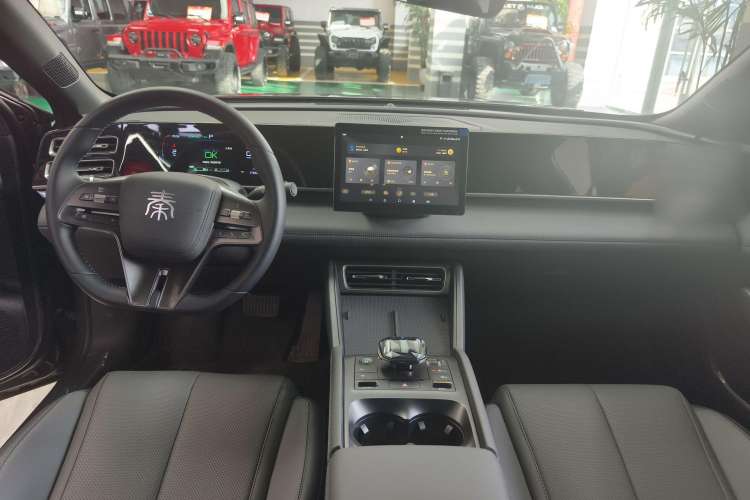 Used BYD Qin L 2024 DM-i 80KM Leading Model
