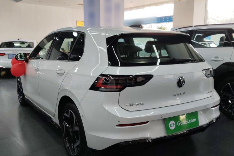 Used Volkswagen Golf 2025 300TSI R-Line
