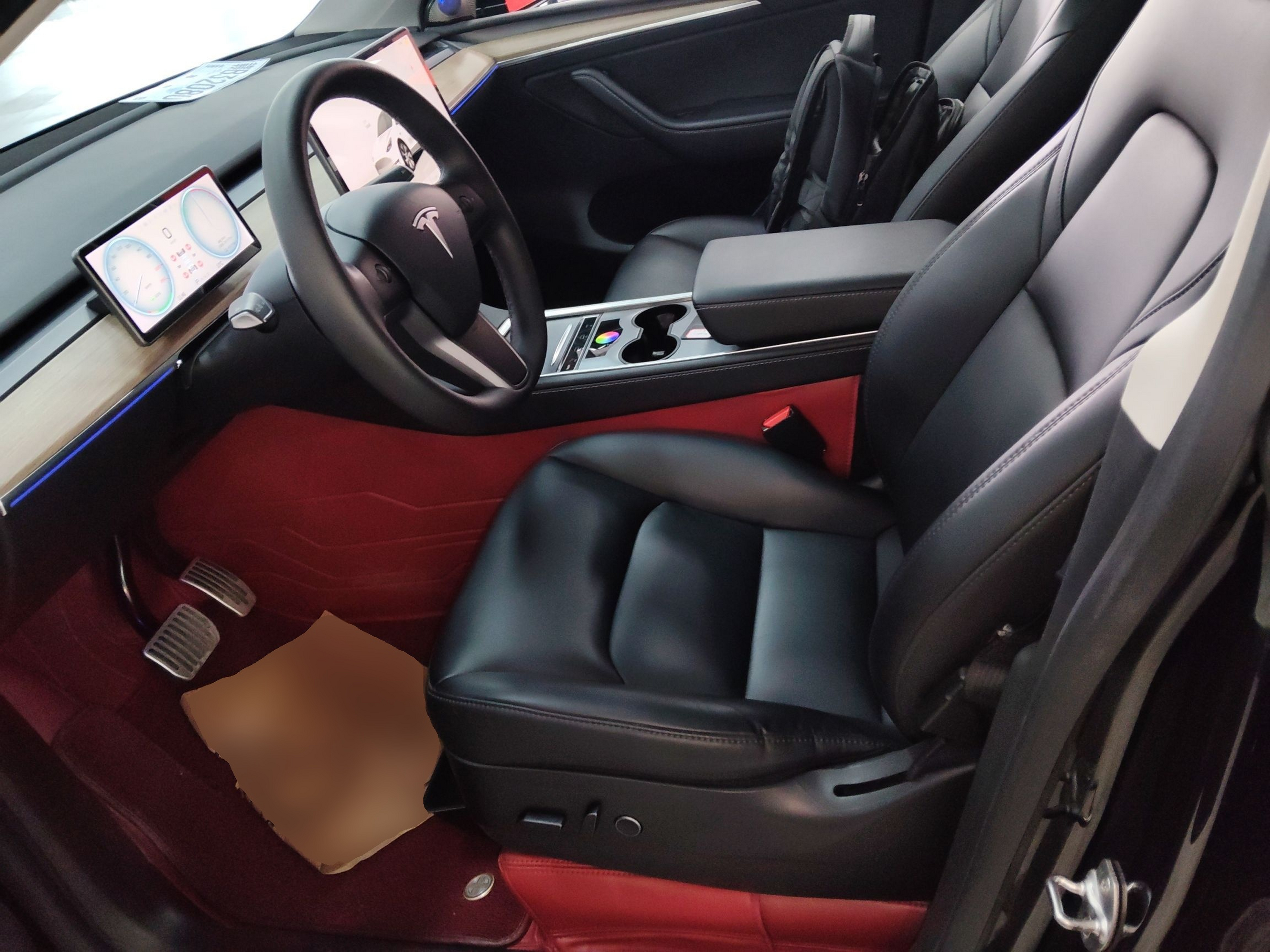 المقاعد الأمامية داخل السيارة