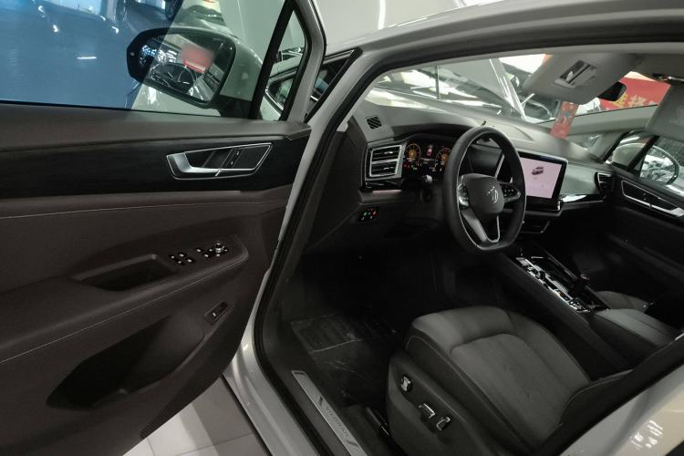 Used Volkswagen Viloran 2024 330TSI Luxury Edition
