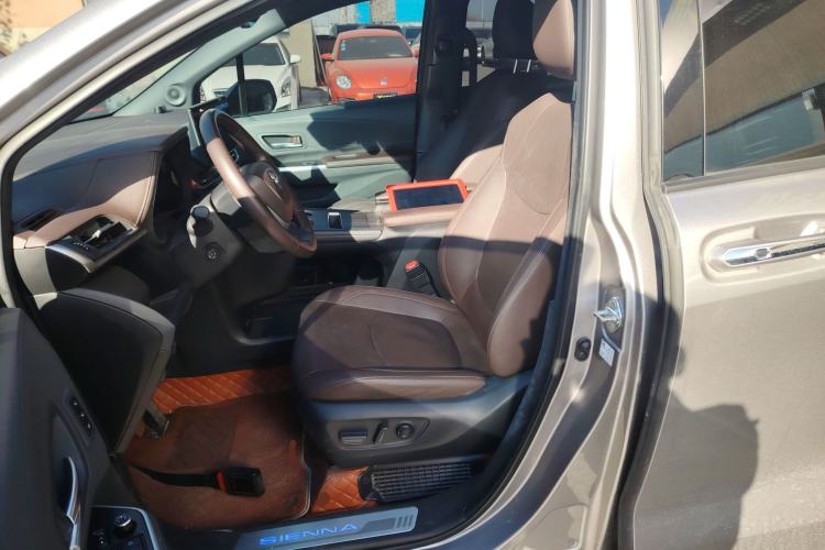 Used Toyota Sienna 2021 2.5L Hybrid Platinum Edition