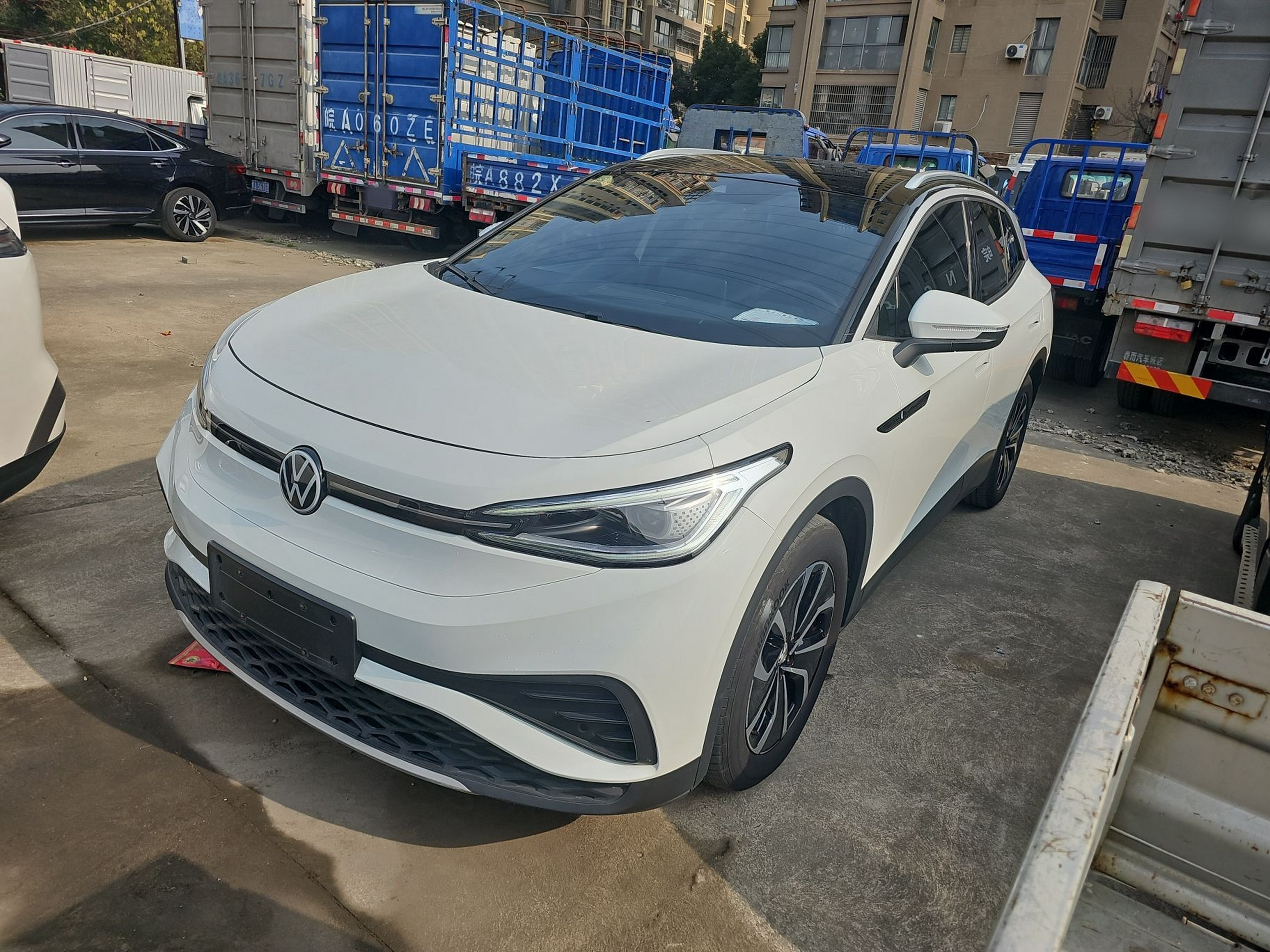 Под передней частью автомобиля