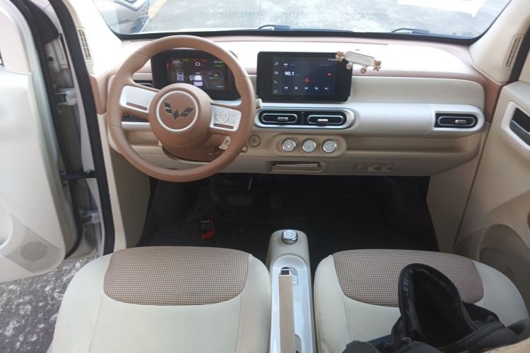 Used Wuling Hongguang MINIEV 2024 3rd Generation 215km Advanced Version
