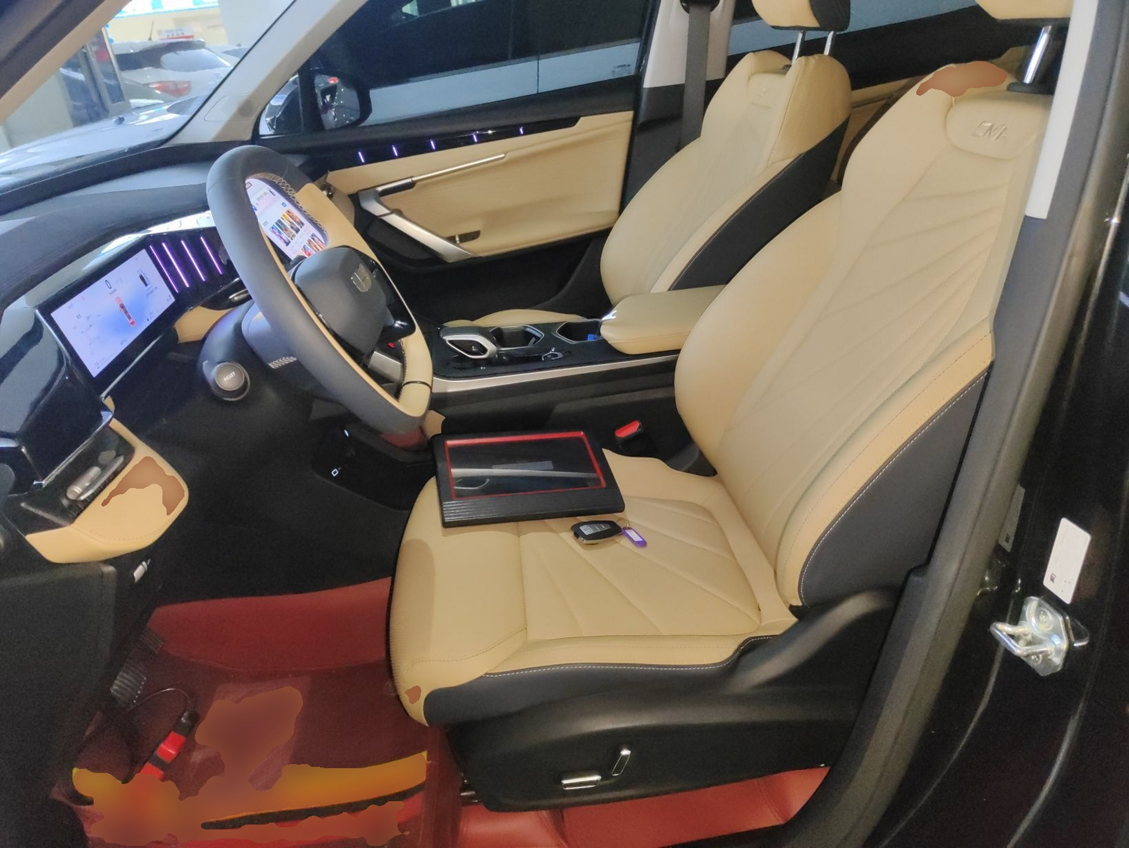 المقاعد الأمامية داخل السيارة