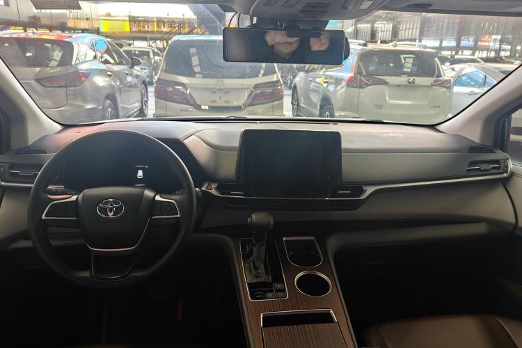 Used Toyota Sienna 2021 2.5L Hybrid Comfort Edition