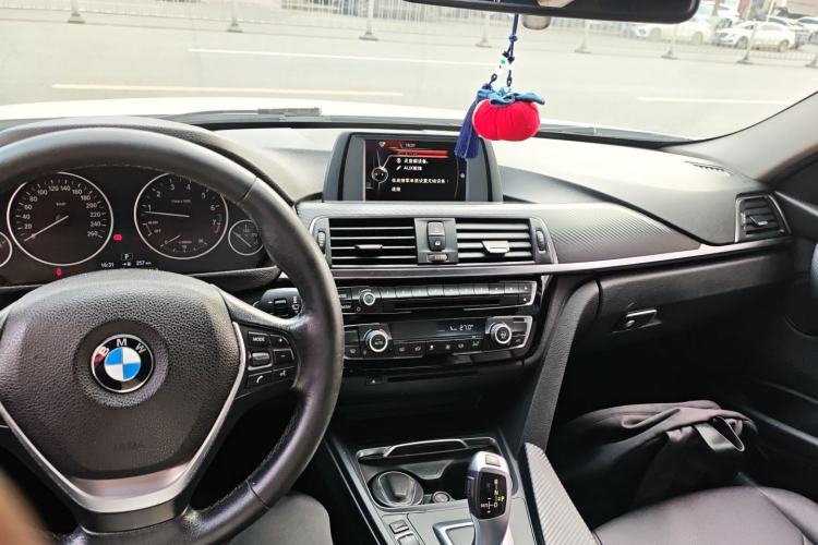 Used BMW 3 Series 2016 320Li Ambition Model
