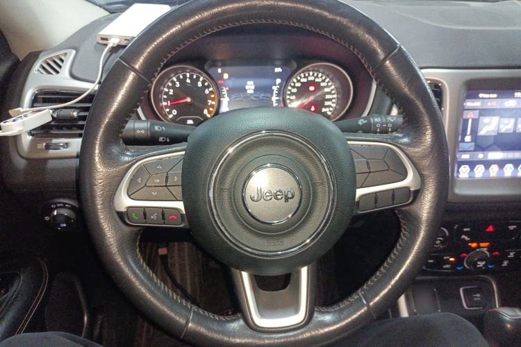 Used  Compass 2019 200T Automatic Family Edition - Connected Large Screen Version
