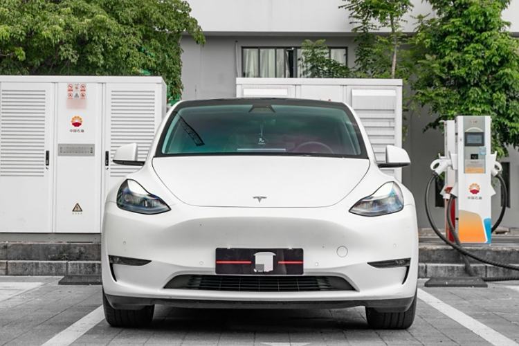 Used Tesla Model Y 2021 Long-Range All-Wheel-Drive Version 3D7
