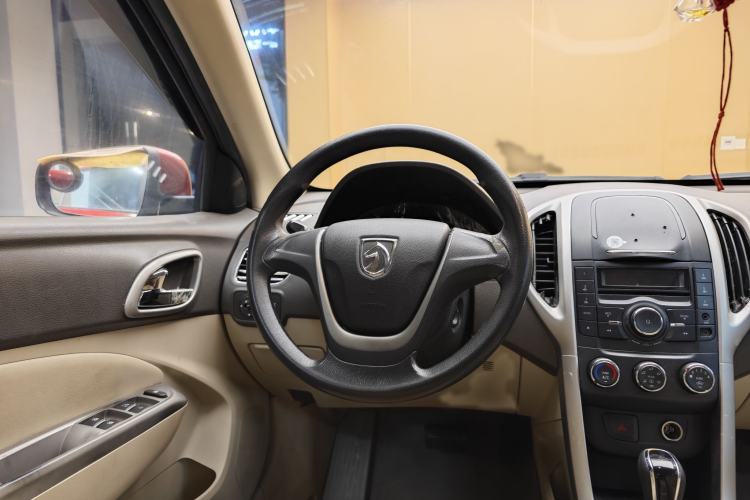 Used Baojun 630 2014 1.5L automatic comfort version
