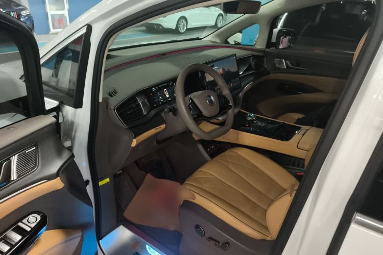 Used Denza D9 2022 DM-i 970 Four-Wheel Drive Flagship Model
