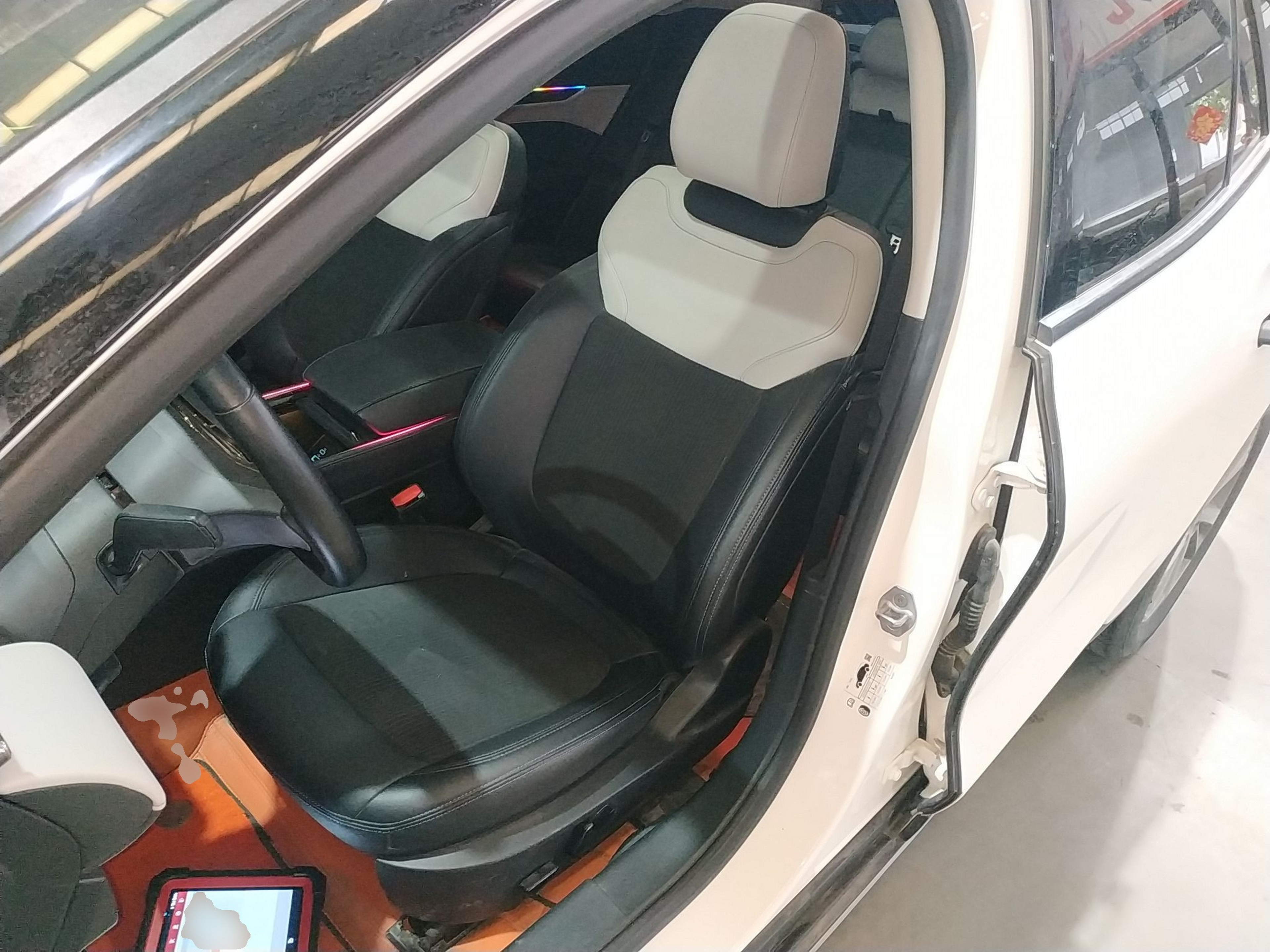 Переднее сиденье в автомобиле