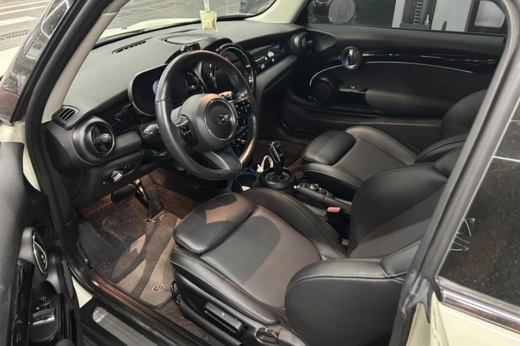 Used  MINI 2022 1.5T COOPER Classic Edition
