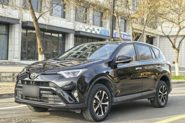 Used Toyota RAV4 2019 2.0L CVT Two-Wheel Drive Luxury Version China VI Standard