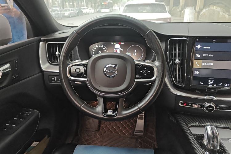 Used Volvo XC60 New Energy 2019 T8 E-Drive Hybrid Intelligent Luxury Sport Edition China VI
