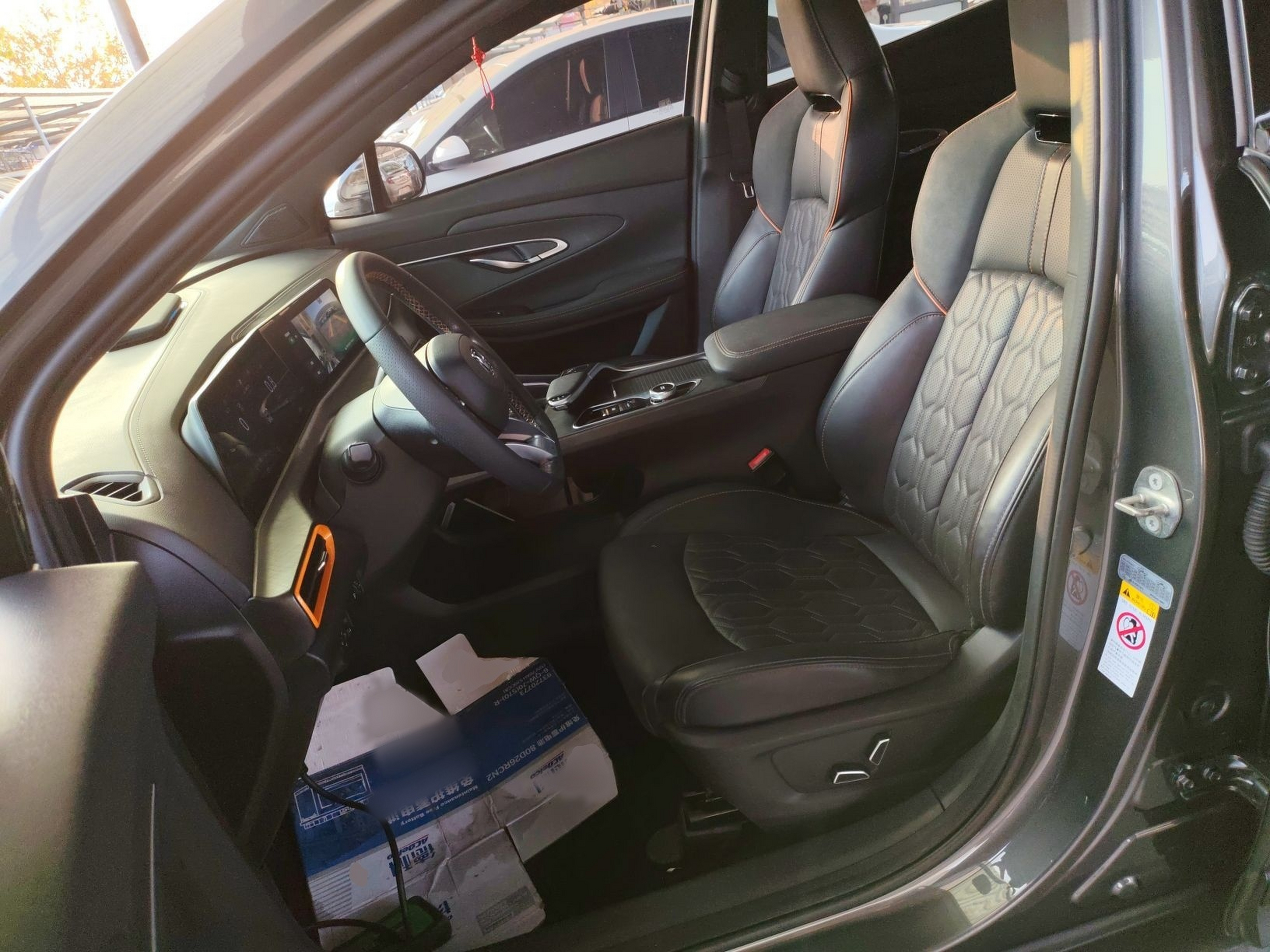 المقاعد الأمامية داخل السيارة