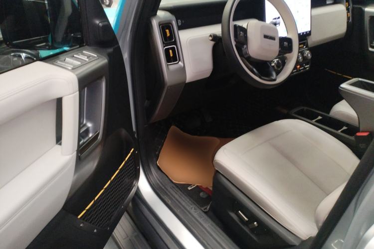 Used  V23 2025 401 Two-Wheel Drive Intelligent Driving Version
