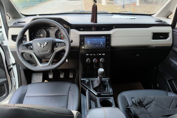 Used Wuling Hongguang PLUS 2020 1.5L Manual Comfort 7-Seater