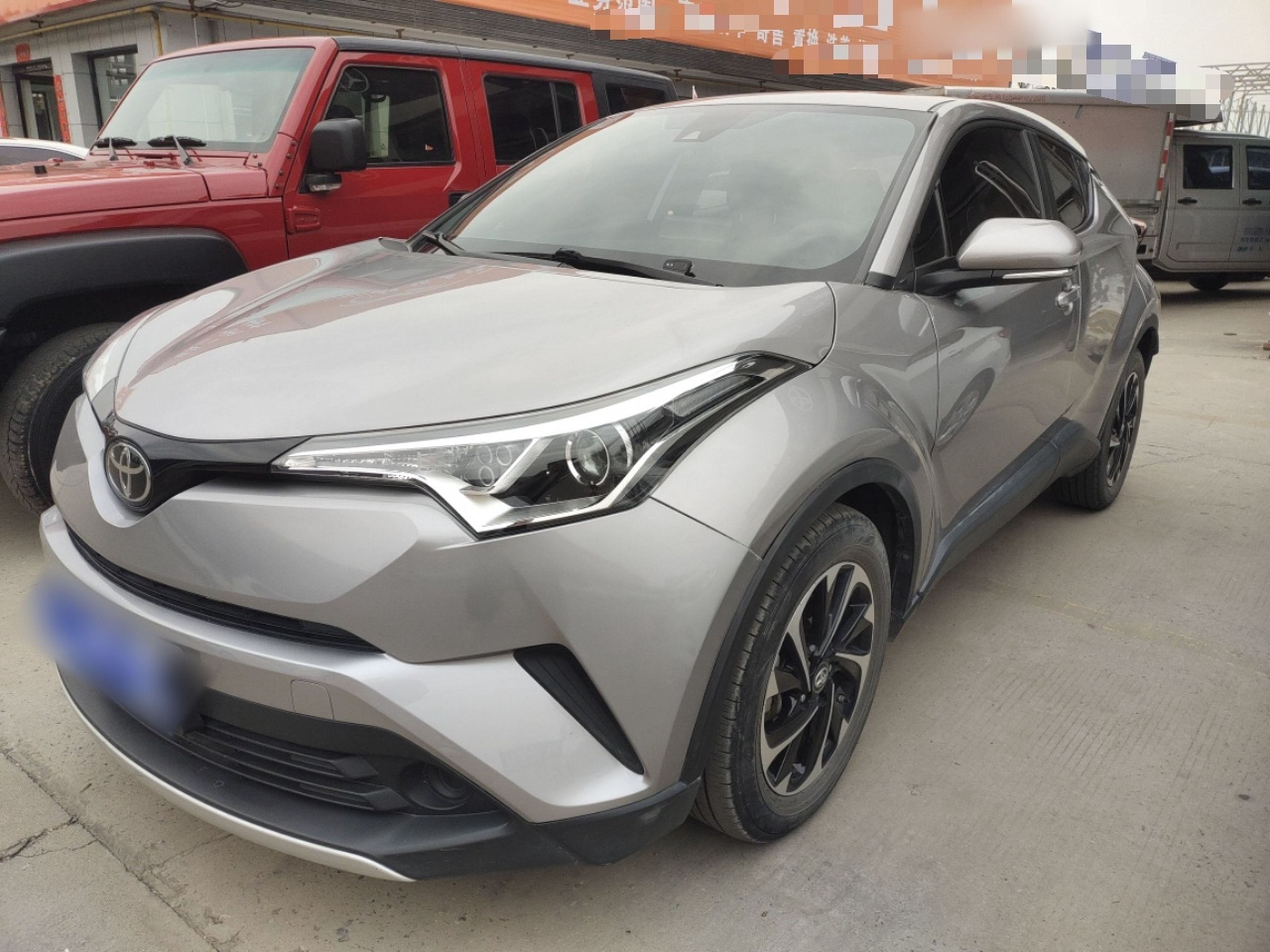 تحت مقدمة السيارة