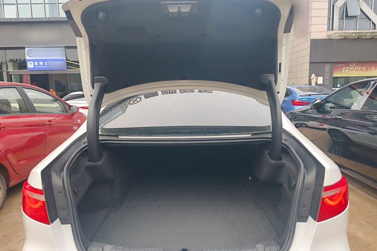 Used Jaguar XFL 2019 XFL 2.0T 200 PS Two-Wheel-Drive Elite Edition
